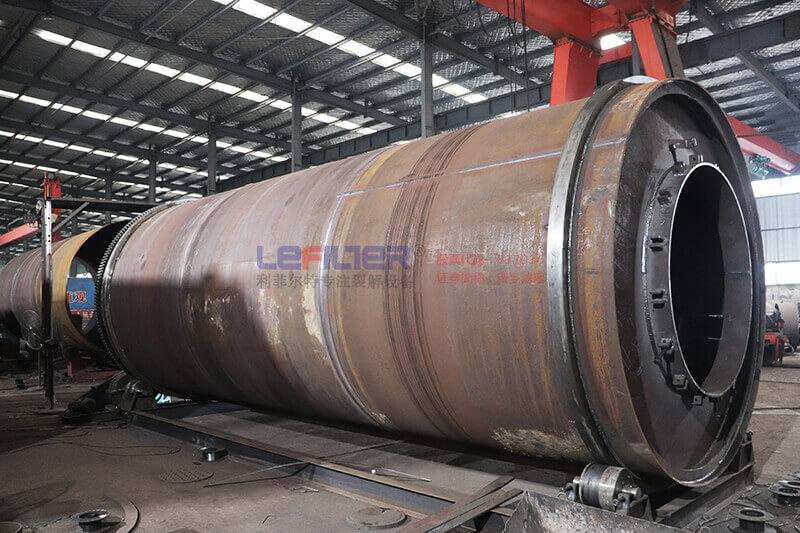 利菲爾特廢輪胎裂解設備生產制作中