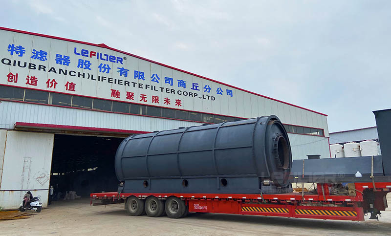 油泥炭化設(shè)備裝車實拍 油泥炭化設(shè)備裝車實拍